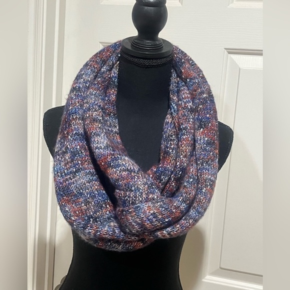 LOFT INFINITY SWEATER KNIT SCARF BLUE PINK CONFETTI METALLIC COLOR.